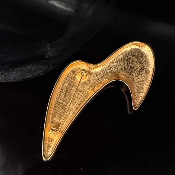 Elegant Gold Masculin brooch Accessory, 1980s large gold brooch - Picture 4 of 8